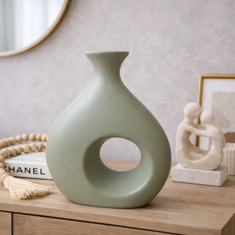 Vaso Orgânico Vazado em Cerâmica · Verde-musgo